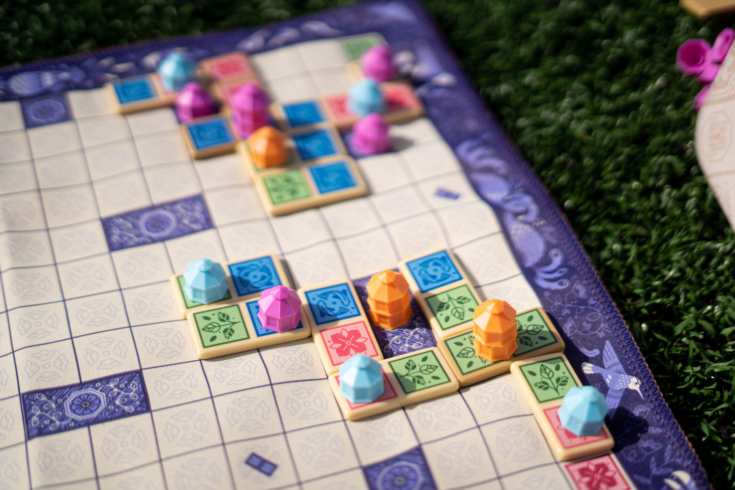 Gazebo Board Game with Travel Case, English Edition