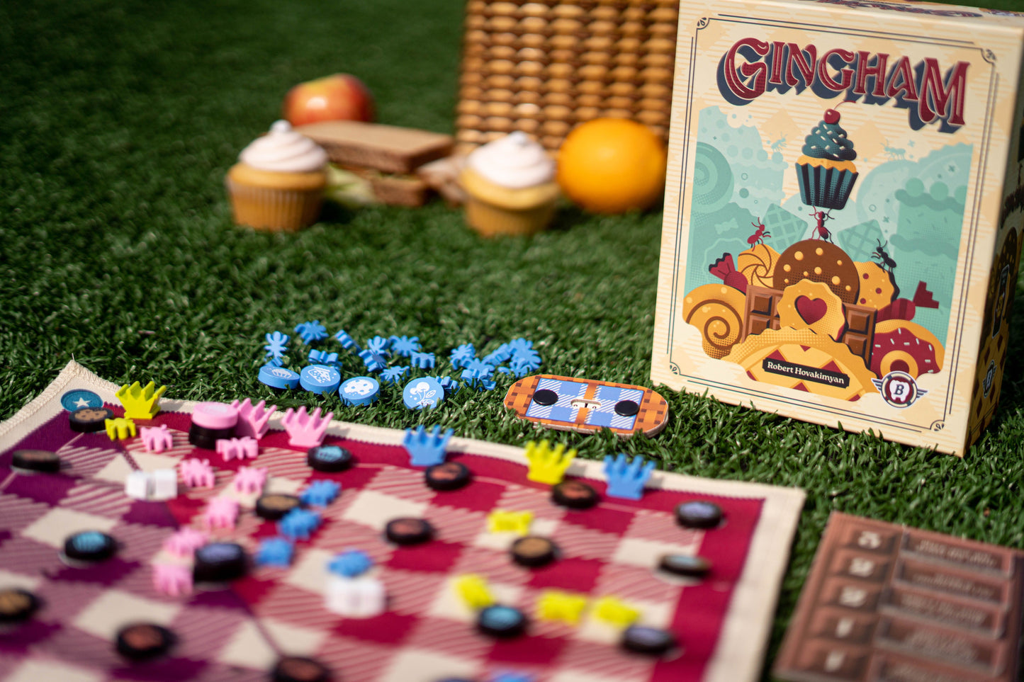 Gingham Board Game with Travel Case, English Edition